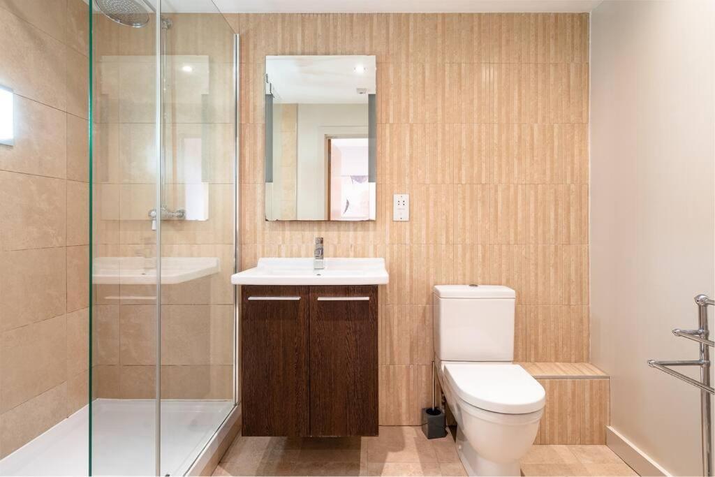 Stunning 2 Bedroom Apartment in Converted Chapel Bath Exterior foto