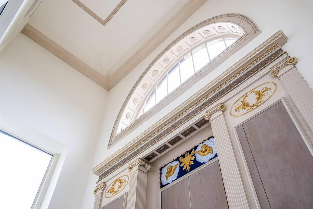 Stunning 2 Bedroom Apartment in Converted Chapel Bath Exterior foto