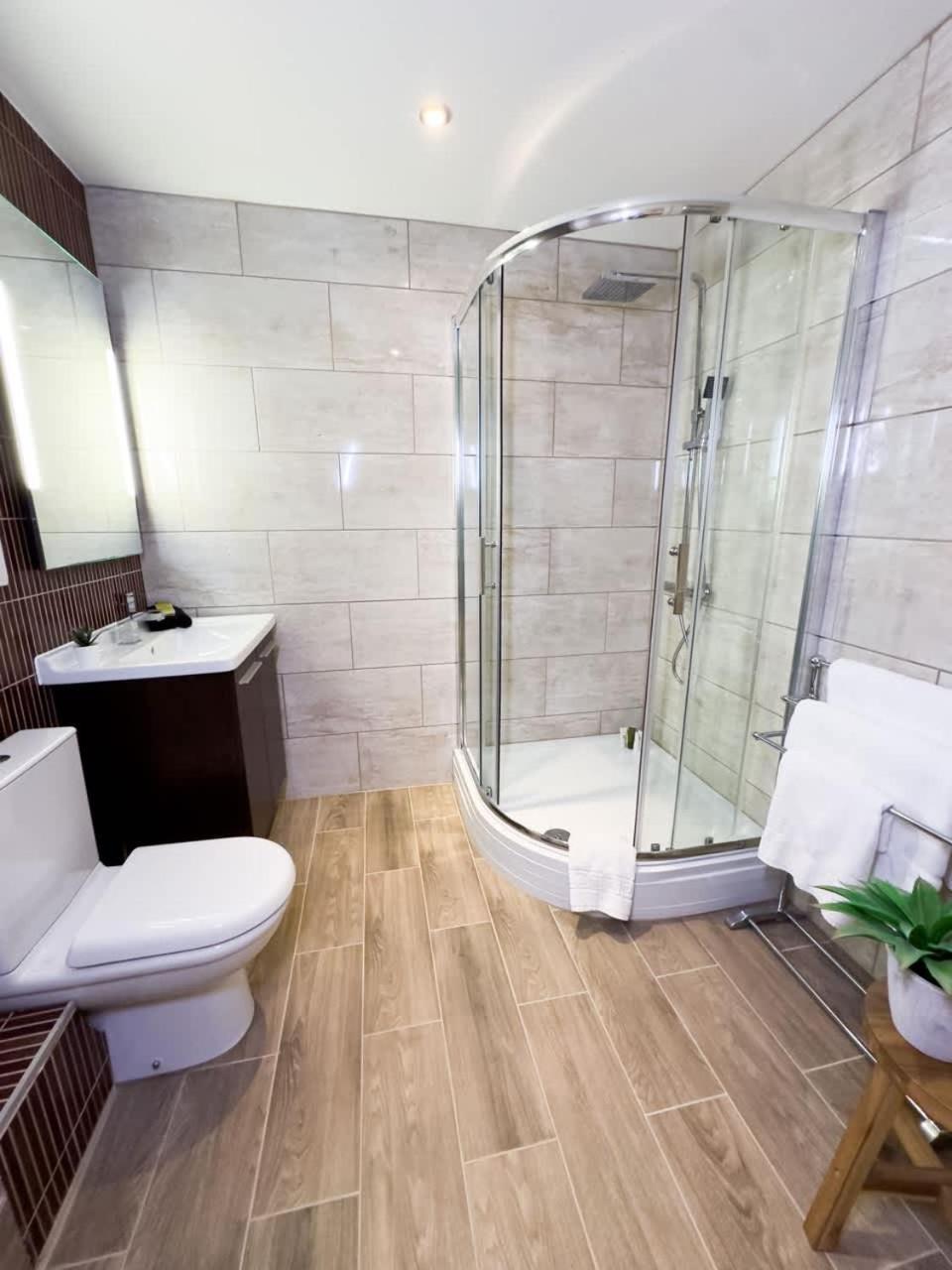 Stunning 2 Bedroom Apartment in Converted Chapel Bath Exterior foto