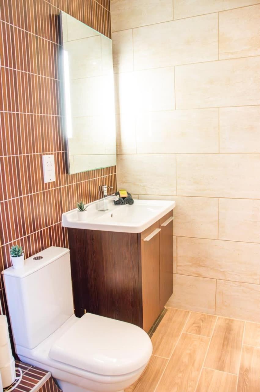 Stunning 2 Bedroom Apartment in Converted Chapel Bath Exterior foto